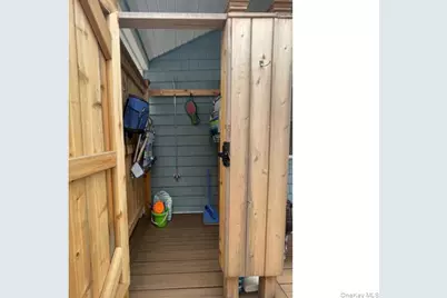 190 Beach 109th Street, Rockaway Park, NY 11694 - Photo 20