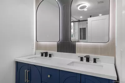 11 Entrance Road, East Hills, NY 11577 - Photo 16