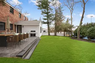 11 Entrance Rd, East Hills, NY 11577 - Photo 28