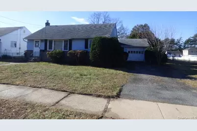 35 Gardner Avenue, Hicksville, NY 11801 - Photo 2