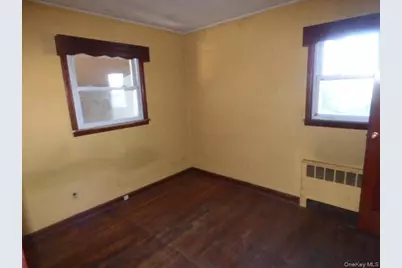 35 Gardner Avenue, Hicksville, NY 11801 - Photo 8