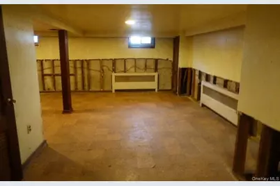 35 Gardner Avenue, Hicksville, NY 11801 - Photo 10