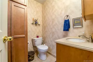 9257 246th St, Floral Park, NY 11001 - Photo 8