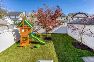 9257 246th St, Floral Park, NY 11001 - Photo 18