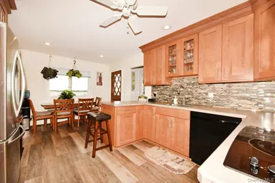 3106 Clubhouse Road, Merrick, NY 11566 - Photo 8