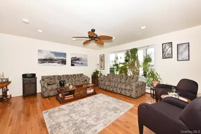 3106 Clubhouse Road, Merrick, NY 11566 - Photo 10