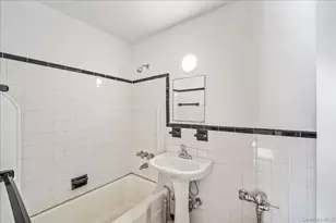 34-25 150th Pl, Flushing, NY 11354 - Photo 16