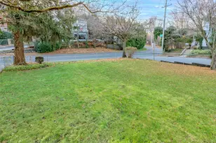 119 Cross St, Locust Valley, NY 11560 - Photo 16