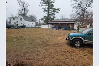 132 8th Street, Brentwood, NY 11717 - Photo 16