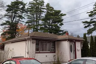 132 8th St, Brentwood, NY 11717 - Photo 4