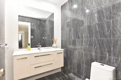 100 Georgian Court, East Hills, NY 11576 - Photo 20