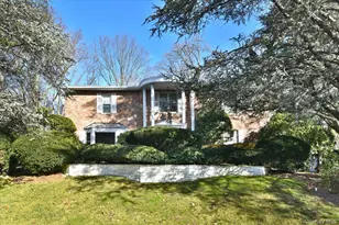 100 Georgian Ct, East Hills, NY 11576 - Photo 38