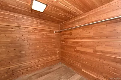 100 Georgian Court, East Hills, NY 11576 - Photo 36