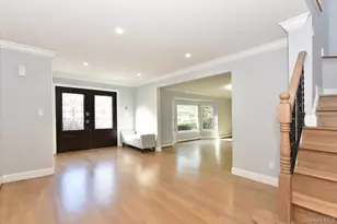 100 Georgian Ct, East Hills, NY 11576 - Photo 8