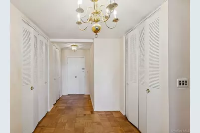 20 Old Mamaroneck Road #5Q, White Plains, NY 10605 - Photo 2