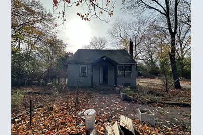 78 Bay Avenue W, Hampton Bays, NY 11946 - Photo 8