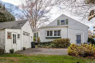 109 Bailey Ave, Patchogue, NY 11772 - Photo 14