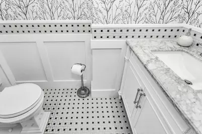 31 Cambridge Drive W, Copiague, NY 11726 - Photo 14