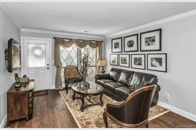 31 Cambridge Drive W, Copiague, NY 11726 - Photo 6