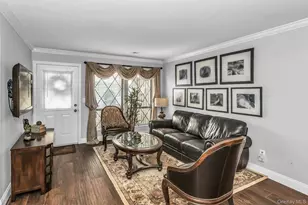 31 Cambridge Dr W, Copiague, NY 11726 - Photo 6