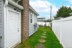 2704 Beach Dr, Merrick, NY 11566 - Photo 8