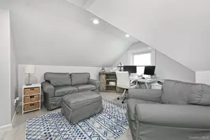 2704 Beach Dr, Merrick, NY 11566 - Photo 30