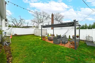 2704 Beach Dr, Merrick, NY 11566 - Photo 32