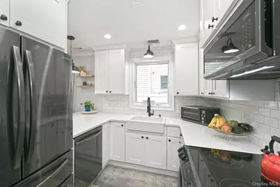 2704 Beach Drive, Merrick, NY 11566 - Photo 16