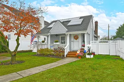 2704 Beach Drive, Merrick, NY 11566 - Photo 4