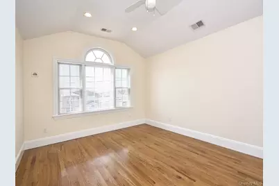 24B Sintsink Dr W, Port Washington, NY 11050 - Photo 18