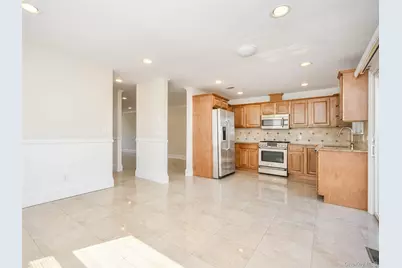24B Sintsink Dr W, Port Washington, NY 11050 - Photo 8