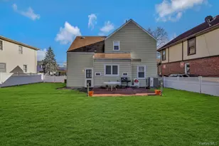 645 S 10th St, New Hyde Park, NY 11040 - Photo 24