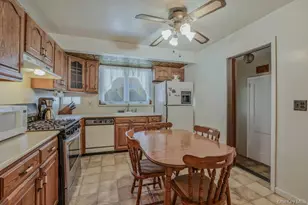 645 S 10th St, New Hyde Park, NY 11040 - Photo 8