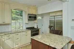 7 Avondale Rd, Yonkers, NY 10710 - Photo 10