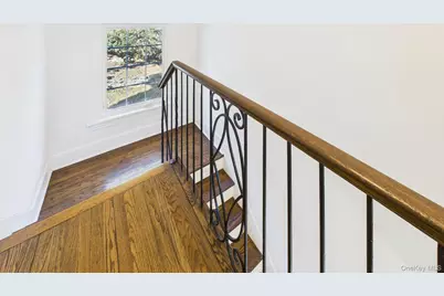 7 Avondale Road, Yonkers, NY 10710 - Photo 22