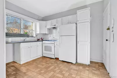 20-11 35th Street, Astoria, NY 11105 - Photo 4