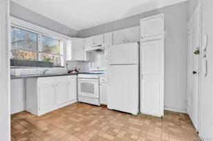 20-11 35th St, Astoria, NY 11105 - Photo 4
