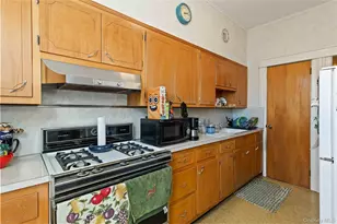 61-38 Linden St, Ridgewood, NY 11385 - Photo 8