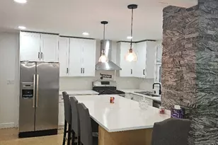 141 Linden St, Roslyn Heights, NY 11577 - Photo 2