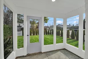 2 Bayview Ct, Manhasset, NY 11030 - Photo 10