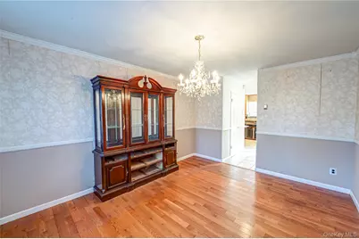 290 E Woodside Avenue, Patchogue, NY 11772 - Photo 6