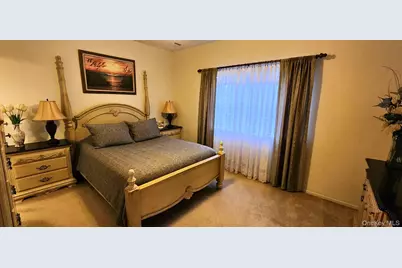 512 Narragansett Villas Drive, Lindenhurst, NY 11757 - Photo 14