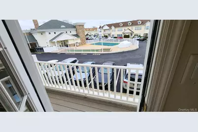 512 Narragansett Villas Drive, Lindenhurst, NY 11757 - Photo 22
