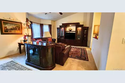 512 Narragansett Villas Drive, Lindenhurst, NY 11757 - Photo 2