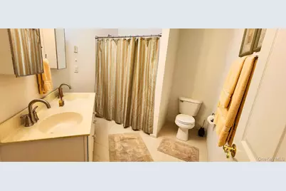 512 Narragansett Villas Drive, Lindenhurst, NY 11757 - Photo 16