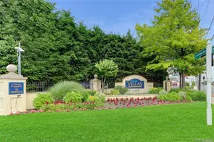 512 Narragansett Villas Dr, Lindenhurst, NY 11757 - Photo 2