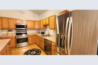 512 Narragansett Villas Drive, Lindenhurst, NY 11757 - Photo 8