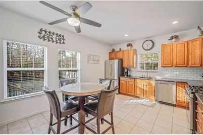 194 Oxhead Road, Centereach, NY 11720 - Photo 8