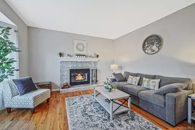 194 Oxhead Road, Centereach, NY 11720 - Photo 4