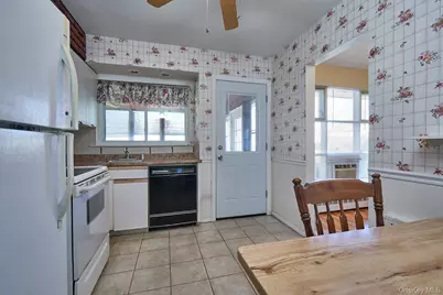 1068 Ashley Drive, Valley Stream, NY 11580 - Photo 12